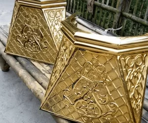 mahkota tiang tembaga kuningan