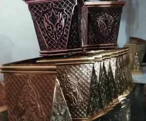 mahkota tiang tembaga kuningan
