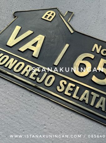 papan nama tembaga kuningan